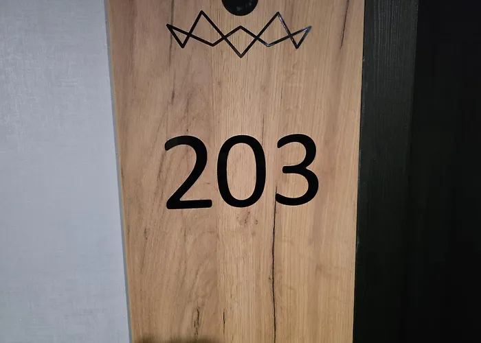 Czarna Perla Czarna Gora 203 * 시에나